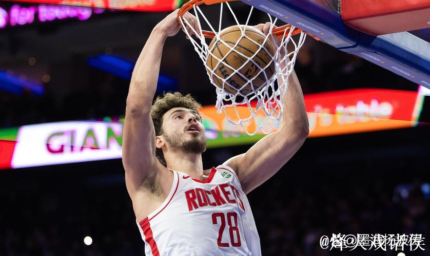 亚当斯替补上场16分钟全场1投1中,罚球2中1贡献3分 亚当斯替补上场16分钟全场1投1中,罚球2中1贡献3分